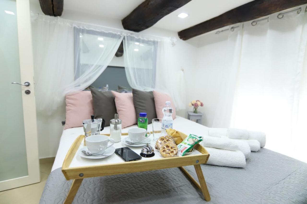 Appartement Napulè - Loft à Naples Extérieur photo